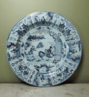 EARLY 18TH C DELFT CHARGER